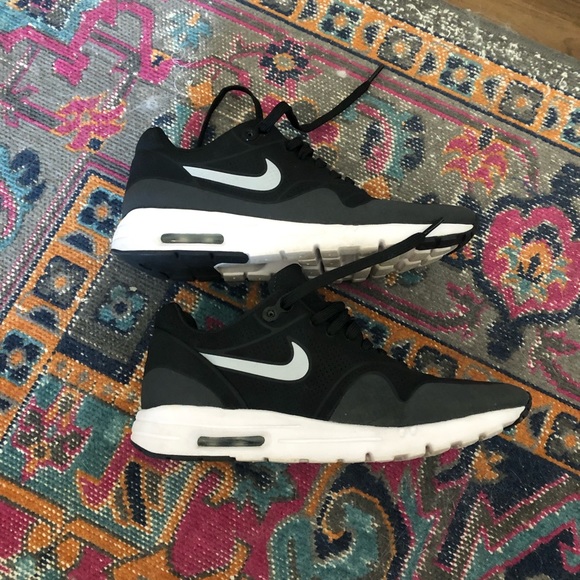 Nike Shoes - Nike Aie Max Sneakers